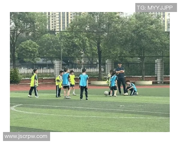 快乐足球时光：记录我们的每一次踢球活动与精彩瞬间